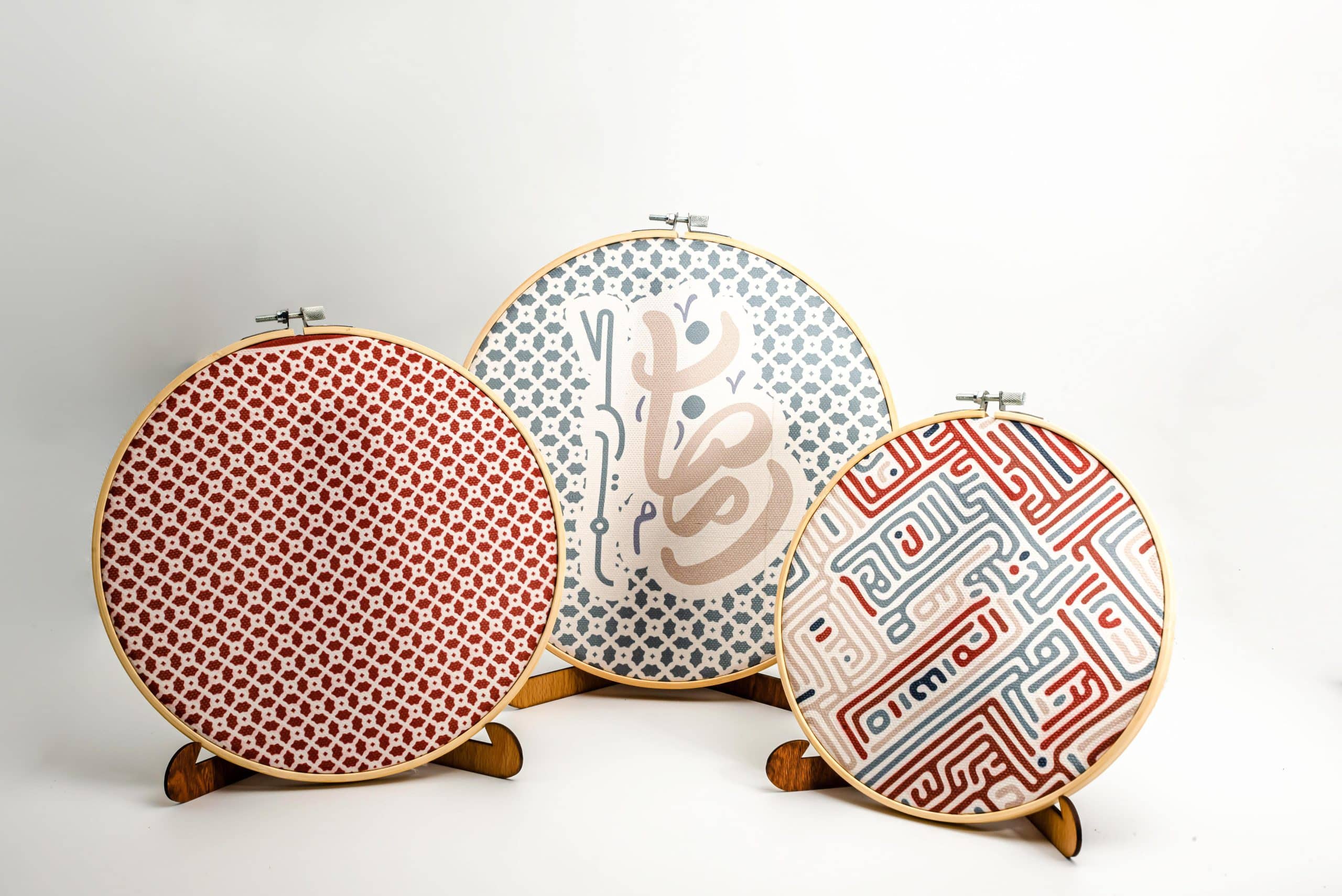Ramadan Wooden Embroidery Hoop Set with Kufic Patterns – "كوفي" Collection 4 Wooden embroidery hoop set with Kufic-inspired patterns from the 'كوفي' collection.