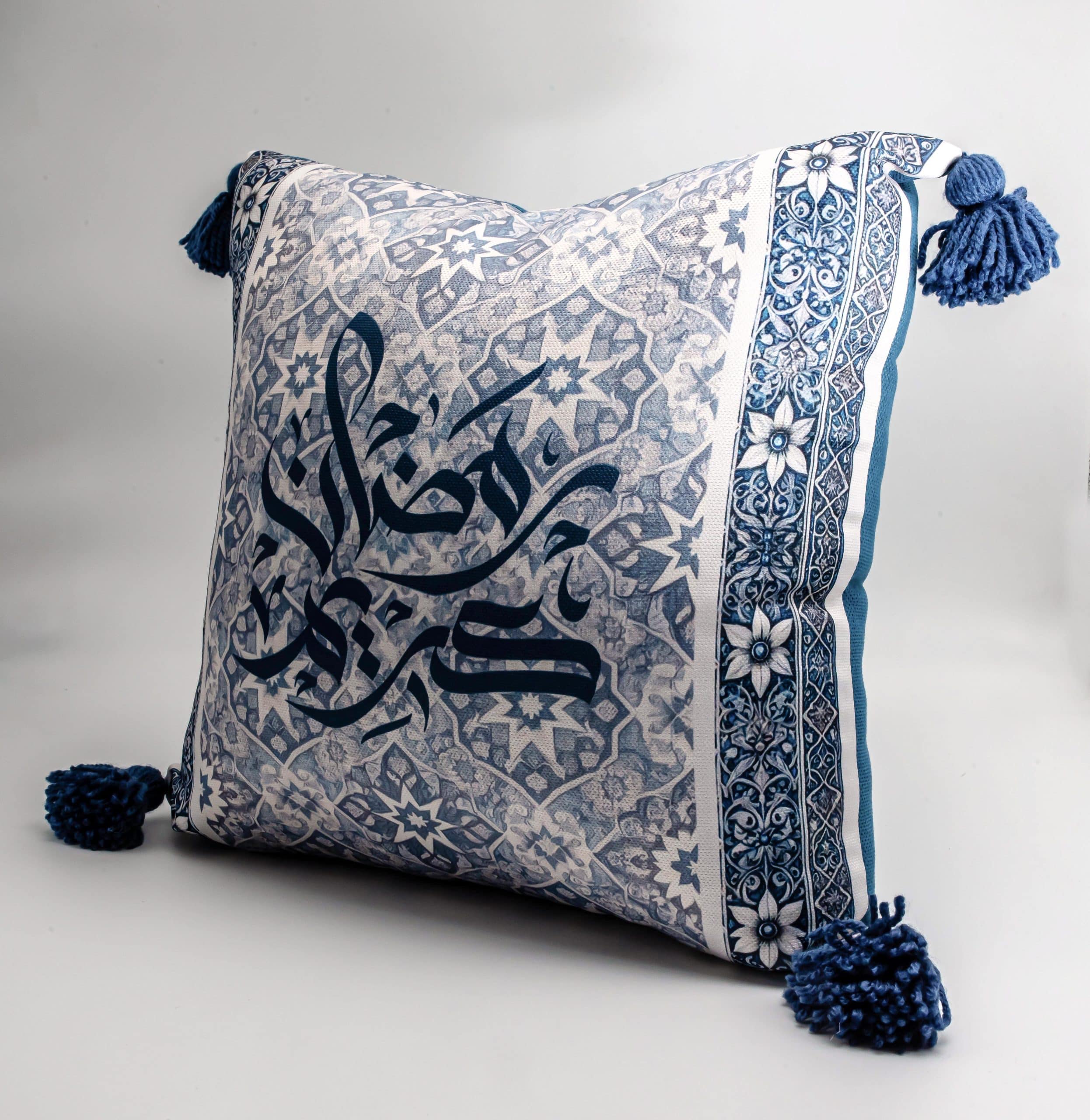 Ramadan Decorative Cushions with Geometric Patterns – "زهرا" Collection 8 Decorative cushions with geometric patterns from the 'زهرا' collection, featuring bold designs and tassels.