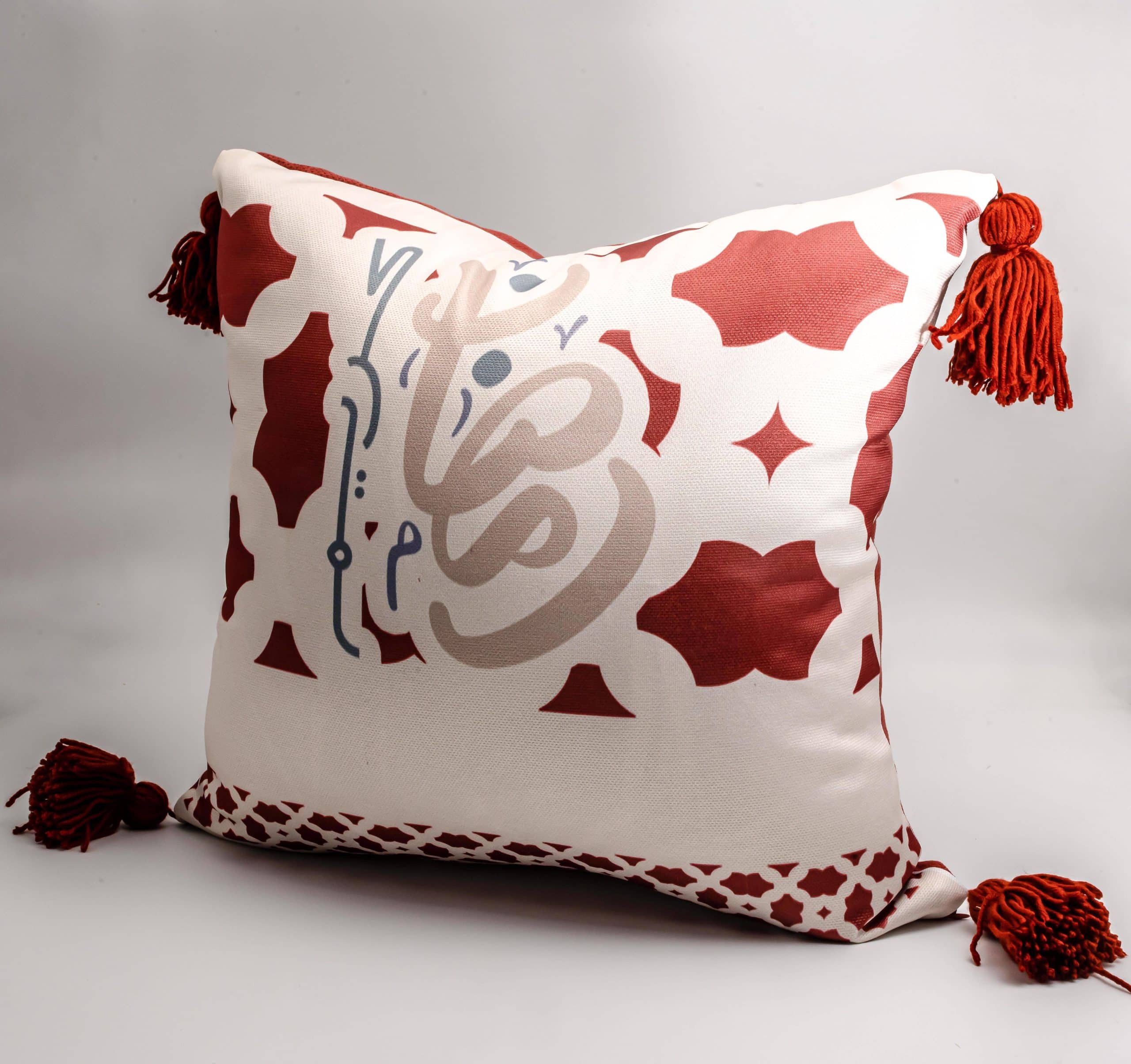 Ramadan Decorative Cushions with Modern Geometric Patterns – "كوفي" Collection 7 Decorative cushions with Kufic-inspired patterns and tassels from the 'كوفي' collection.