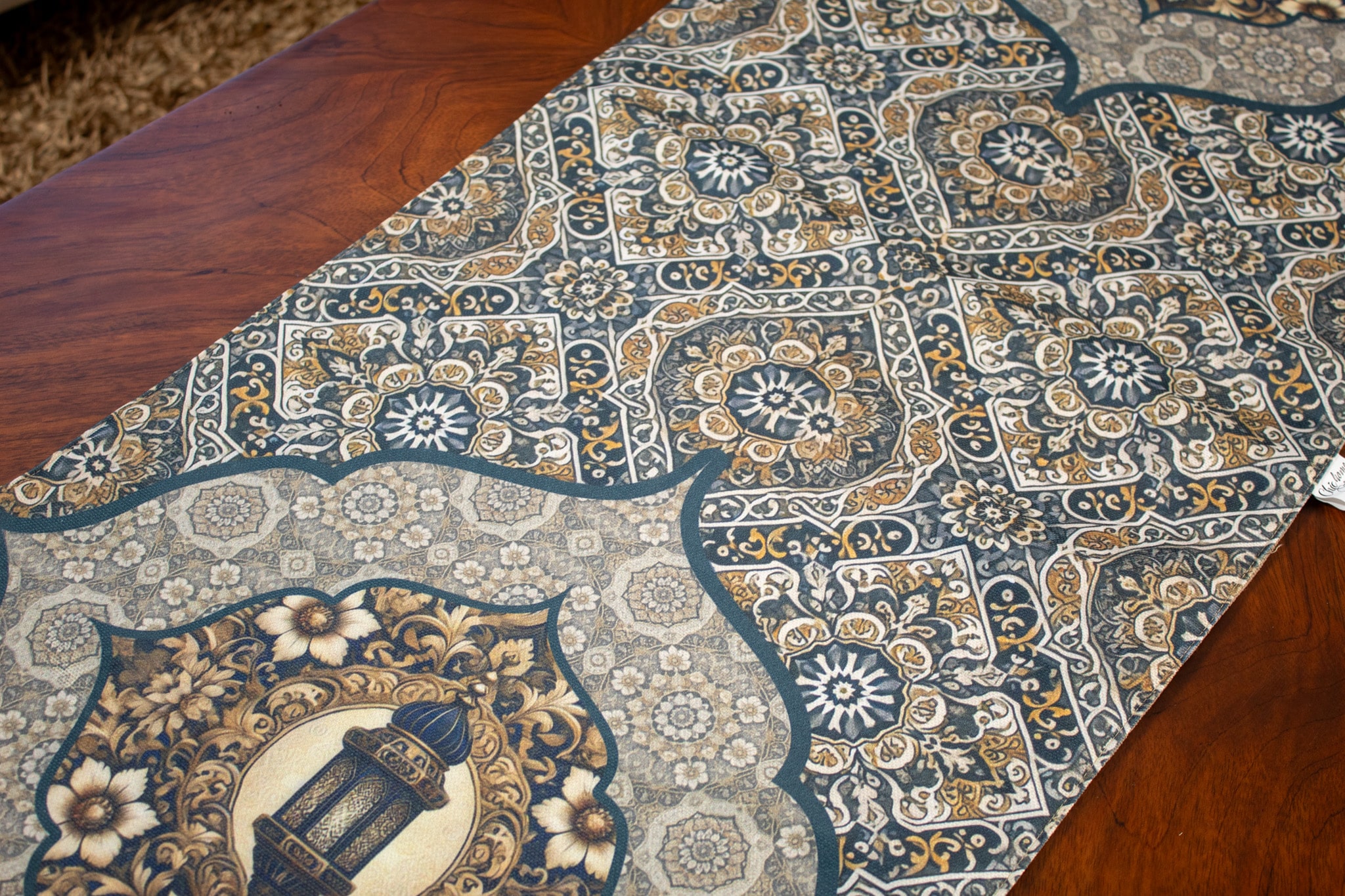 Double-Sided Ramadan Table Runner with Royal Patterns – "HOSN" Collection 7 Double-sided Ramadan table runner with Arabic royal patterns from the 'HOSN' collection.