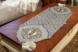 Double-Sided Ramadan Table Runner with Royal Patterns – "HOSN" Collection 4 Double-sided Ramadan table runner with Arabic royal patterns from the 'HOSN' collection.