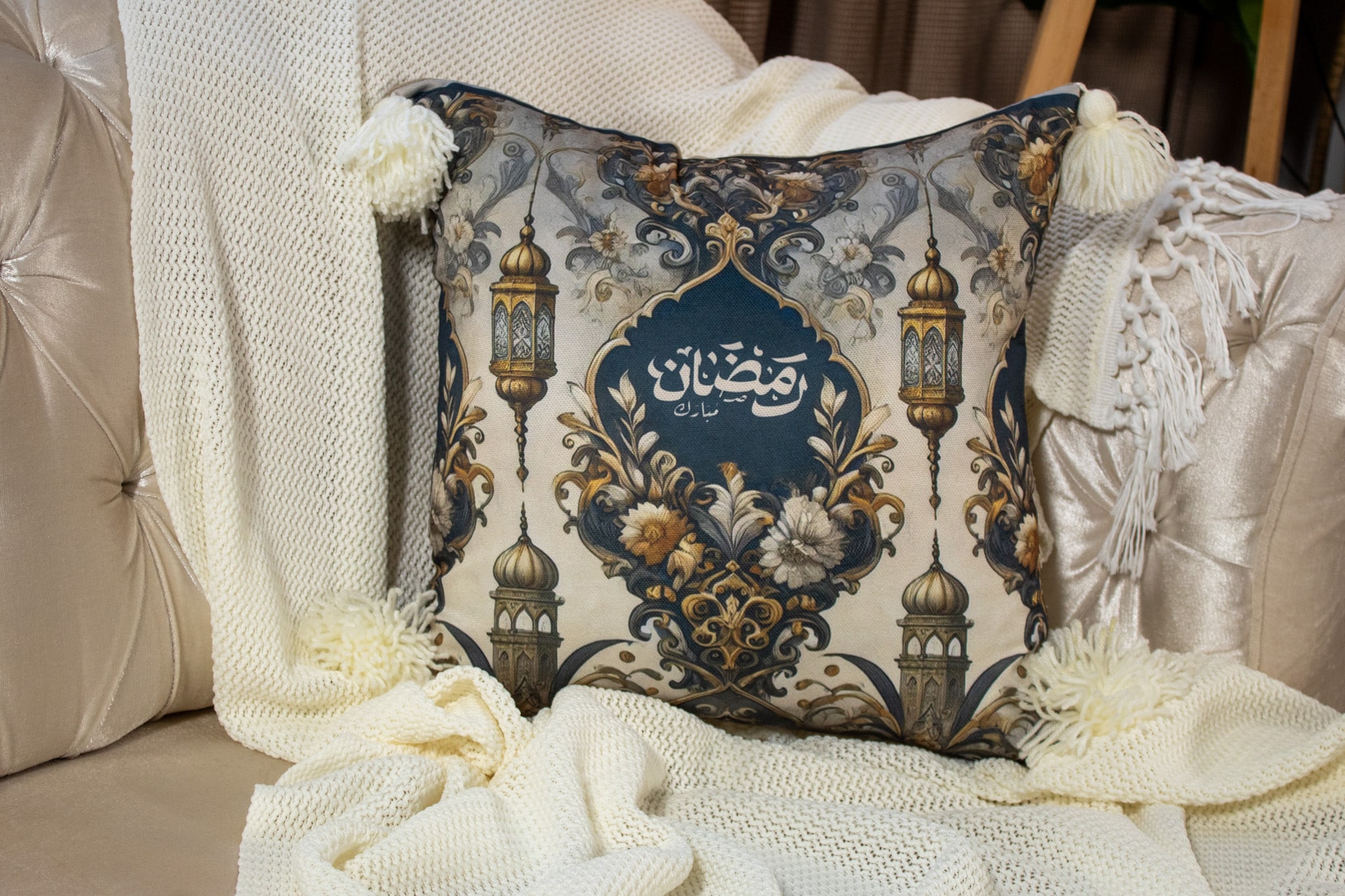 Ramadan Decorative Cushions with Luxurious Patterns – "HOSN" Collection 8 Decorative Ramadan cushions with Arabic royal patterns from the 'HOSN' collection.