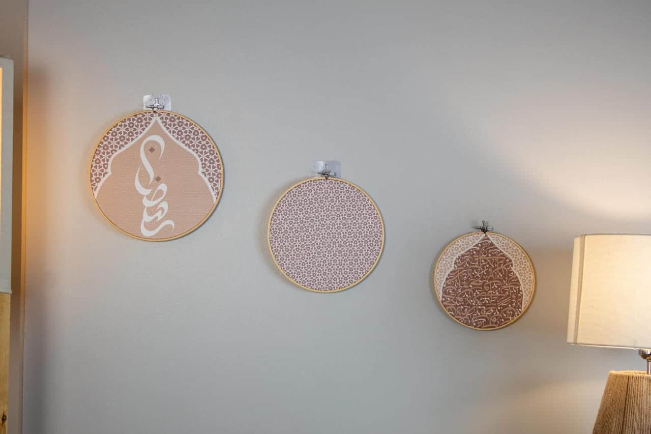 Ramadan Wooden Embroidery Hoop Set with Arabic Calligraphy – "أثر" Collection (Mocha 6 Wooden embroidery hoop set with Arabic calligraphy from the 'أثر' collection in mocha tones.