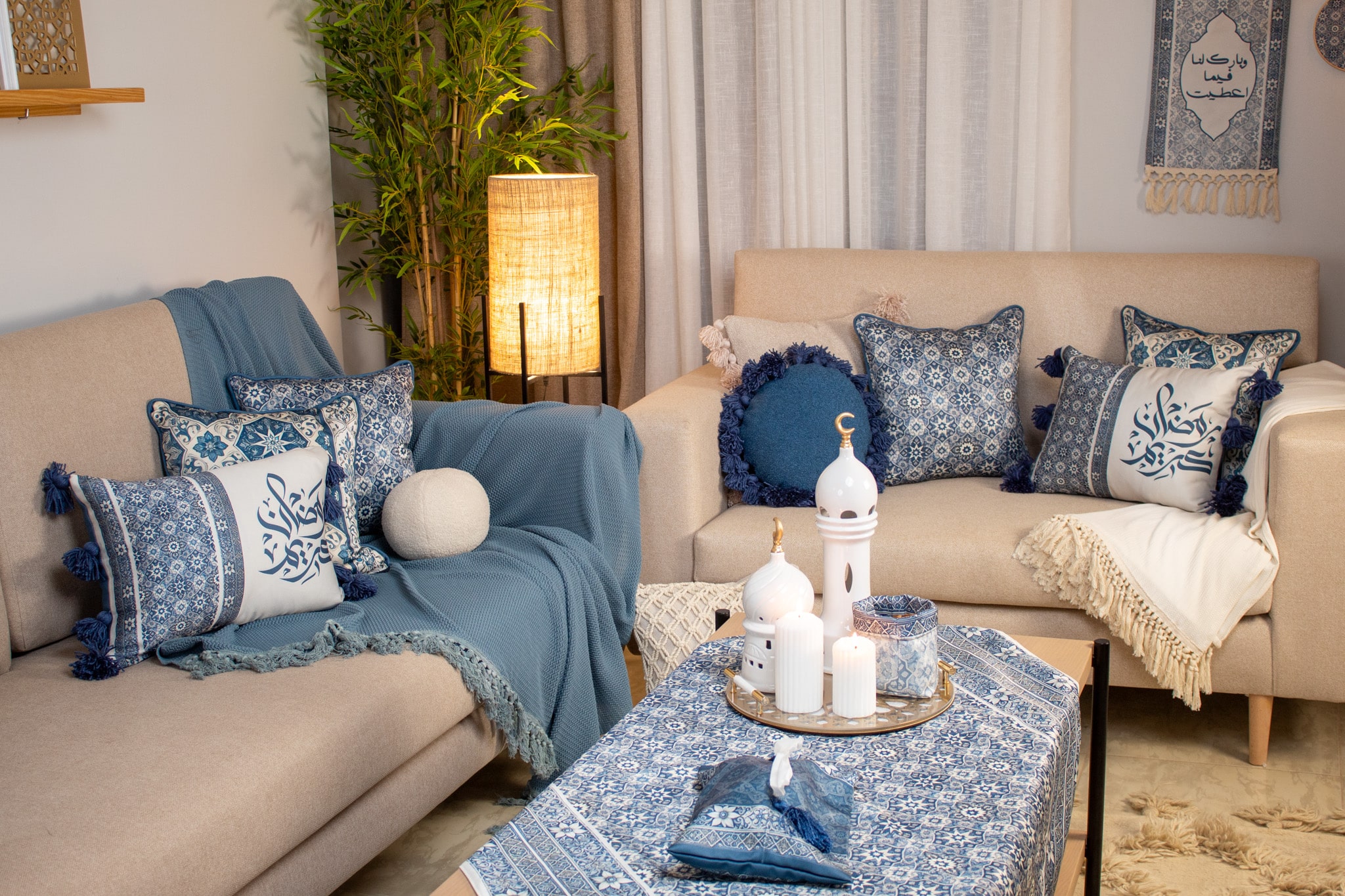 Ramadan Decorative Cushions with Geometric Patterns – "زهرا" Collection 4 Decorative cushions with geometric patterns from the 'زهرا' collection, featuring bold designs and tassels.