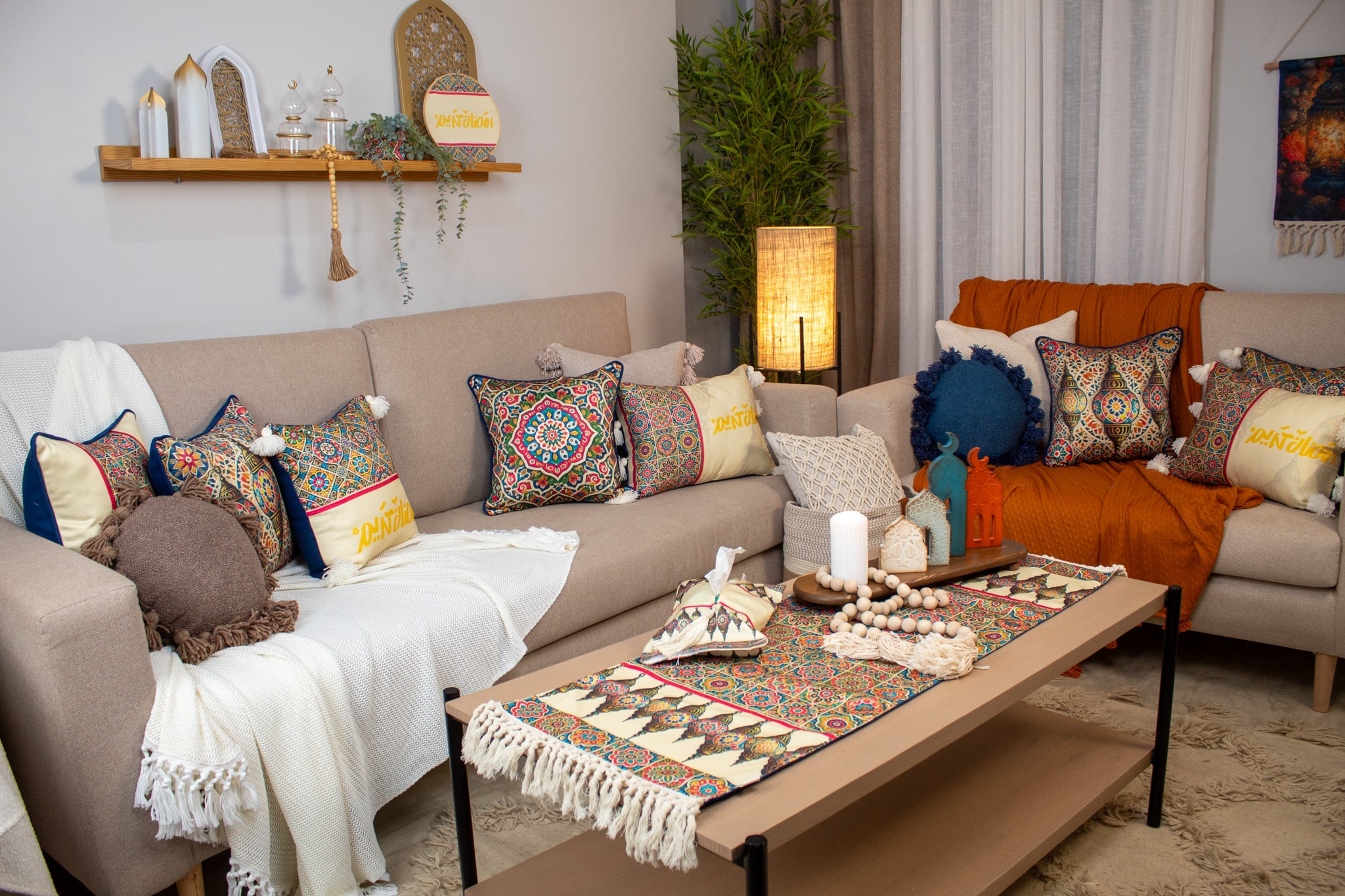 Double-Sided Ramadan Table Runner with Fanous Designs – "زينة" Collection 4 Double-sided table runner with fanous patterns from the 'زينة' collection.