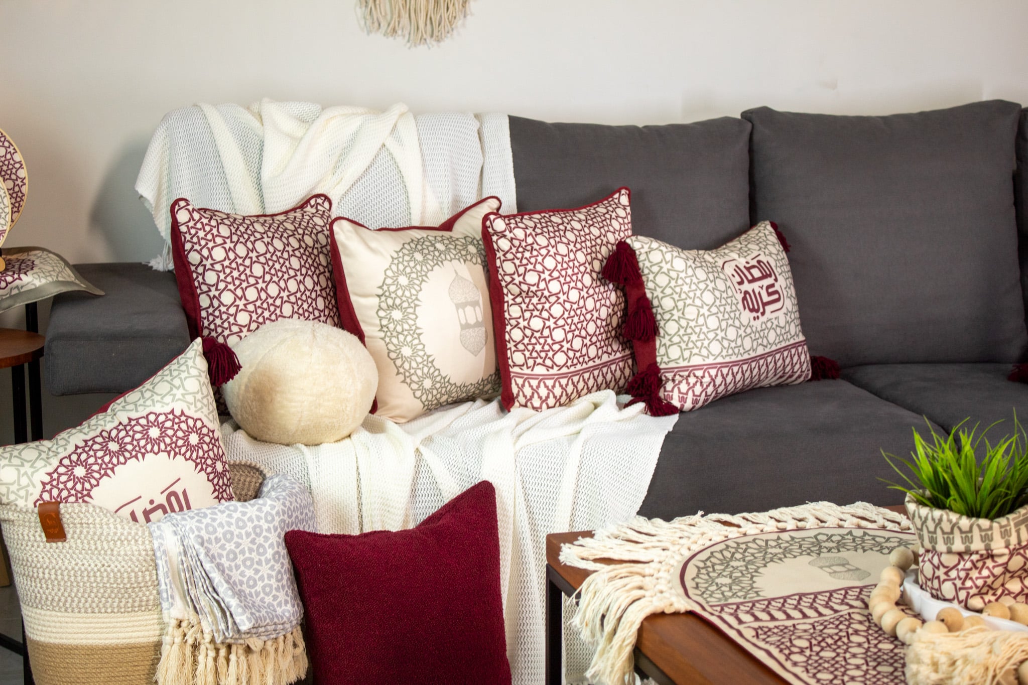 Ramadan Decorative Cushions with Elegant Minaret Motifs – "مآذن" Collection 4 Decorative cushions with minaret-inspired motifs from the 'مآذن' collection.