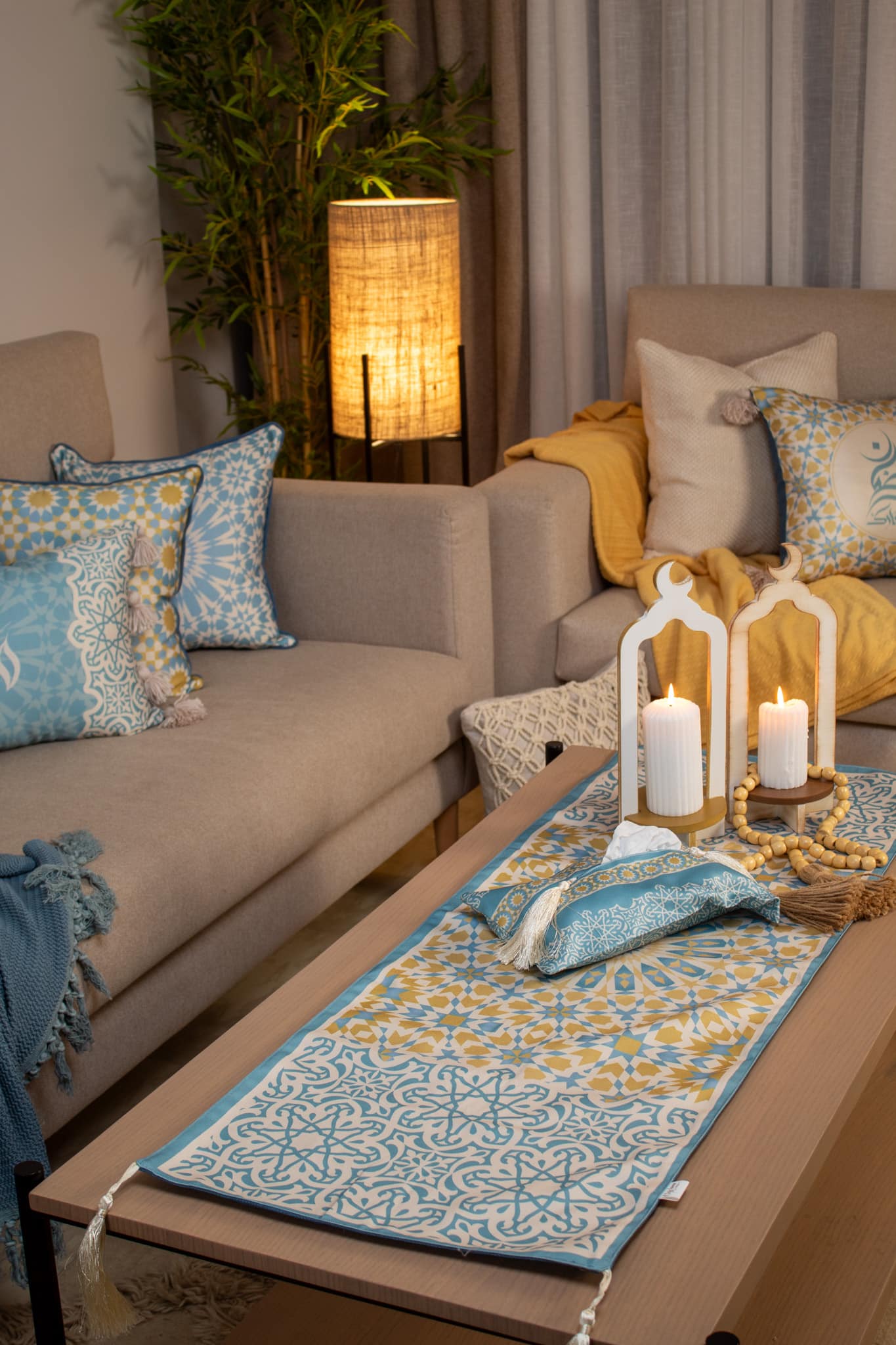 Double-Sided Ramadan Table Runner with Geometric Patterns – "نقوش" Collection 4 Double-sided table runner from the 'نقوش' collection with geometric patterns and tassels.