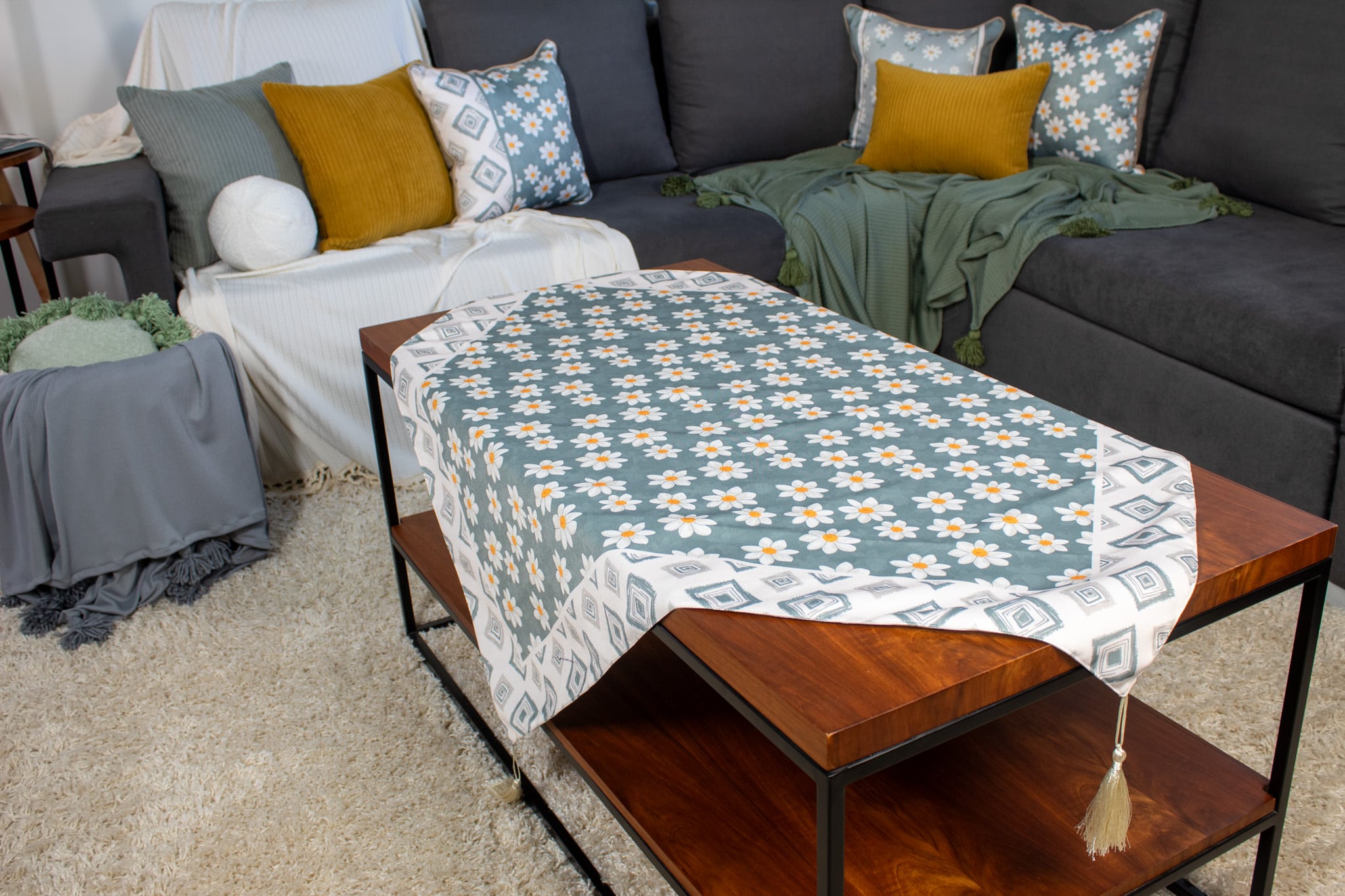 Floral Square Table Cover for Spring Décor – “ربيع” Collection 4 Square table cover with floral patterns from the ‘ربيع’ collection.