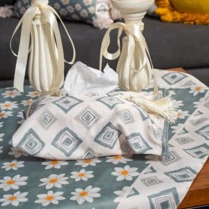 Tissue box cover with floral accents from the ‘ربيع’ collection.