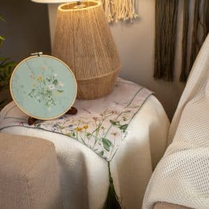 Side table cover with botanical patterns from the ‘ورد’ collection.