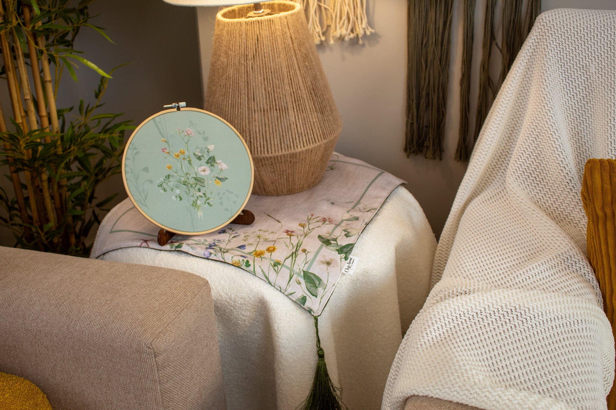 Elegant Side Table Cover with Botanical Accents – “ورد” Collection 4 Side table cover with botanical patterns from the ‘ورد’ collection.