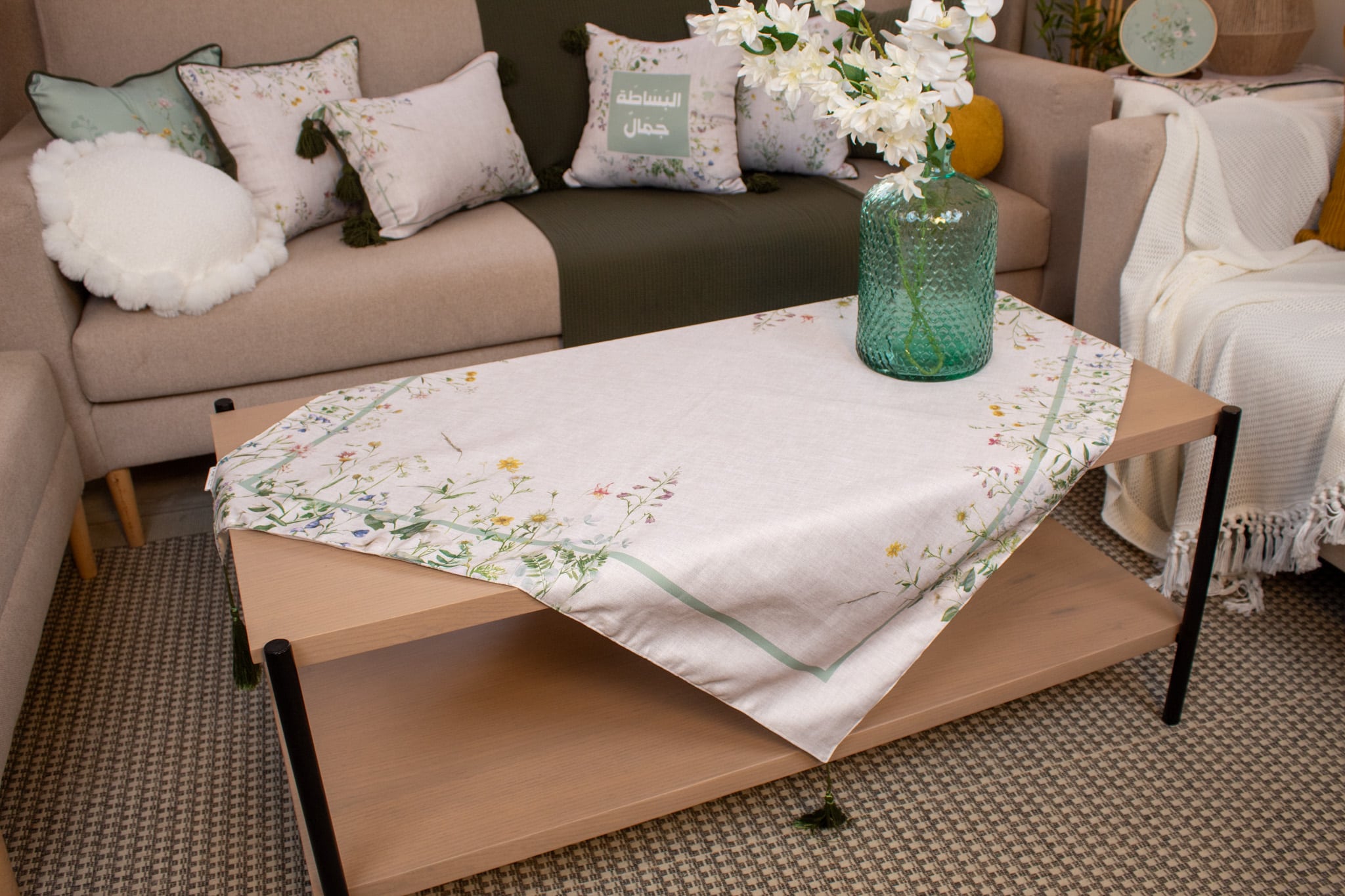 Square Table Cover with Elegant Botanical Prints – “ورد” Collection 4 Square table cover with botanical patterns from the ‘ورد’ collection.