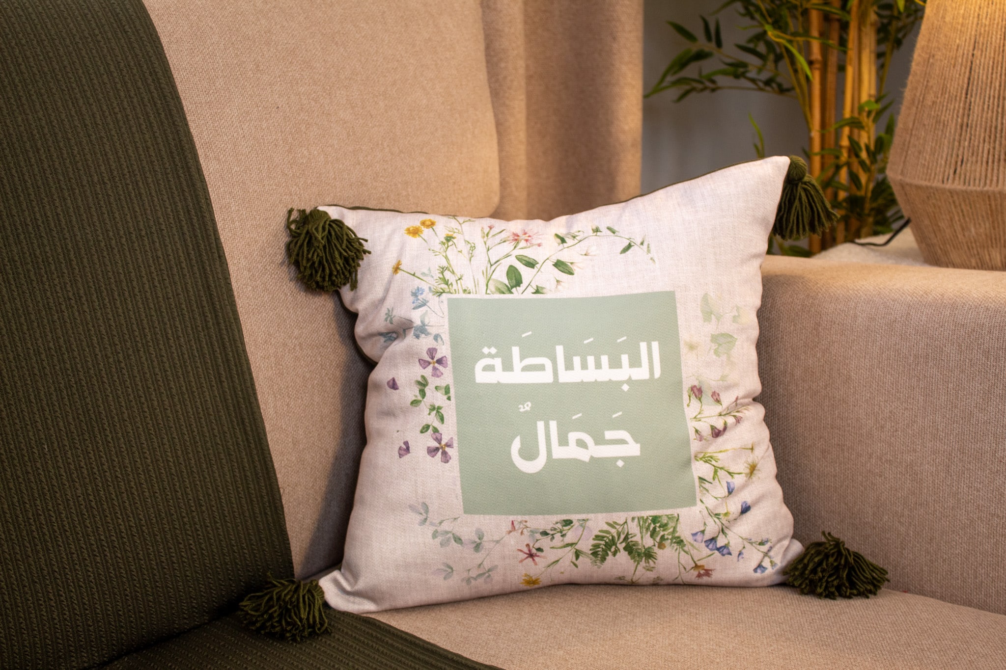 Floral Decorative Cushions with Soft Botanical Prints – “ورد” Collection 8 Decorative cushions with floral and botanical patterns from the ‘ورد’ collection.