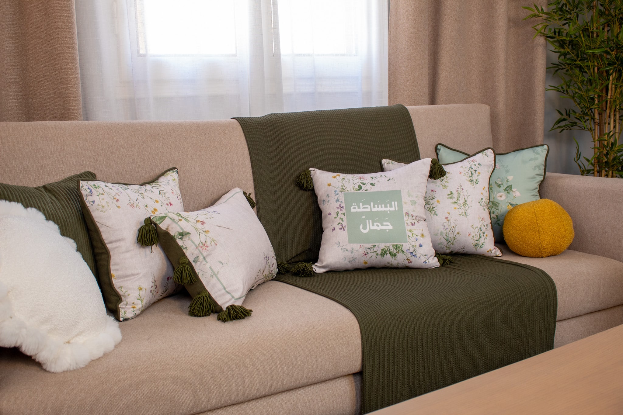 Floral Decorative Cushions with Soft Botanical Prints – “ورد” Collection 4 Decorative cushions with floral and botanical patterns from the ‘ورد’ collection.