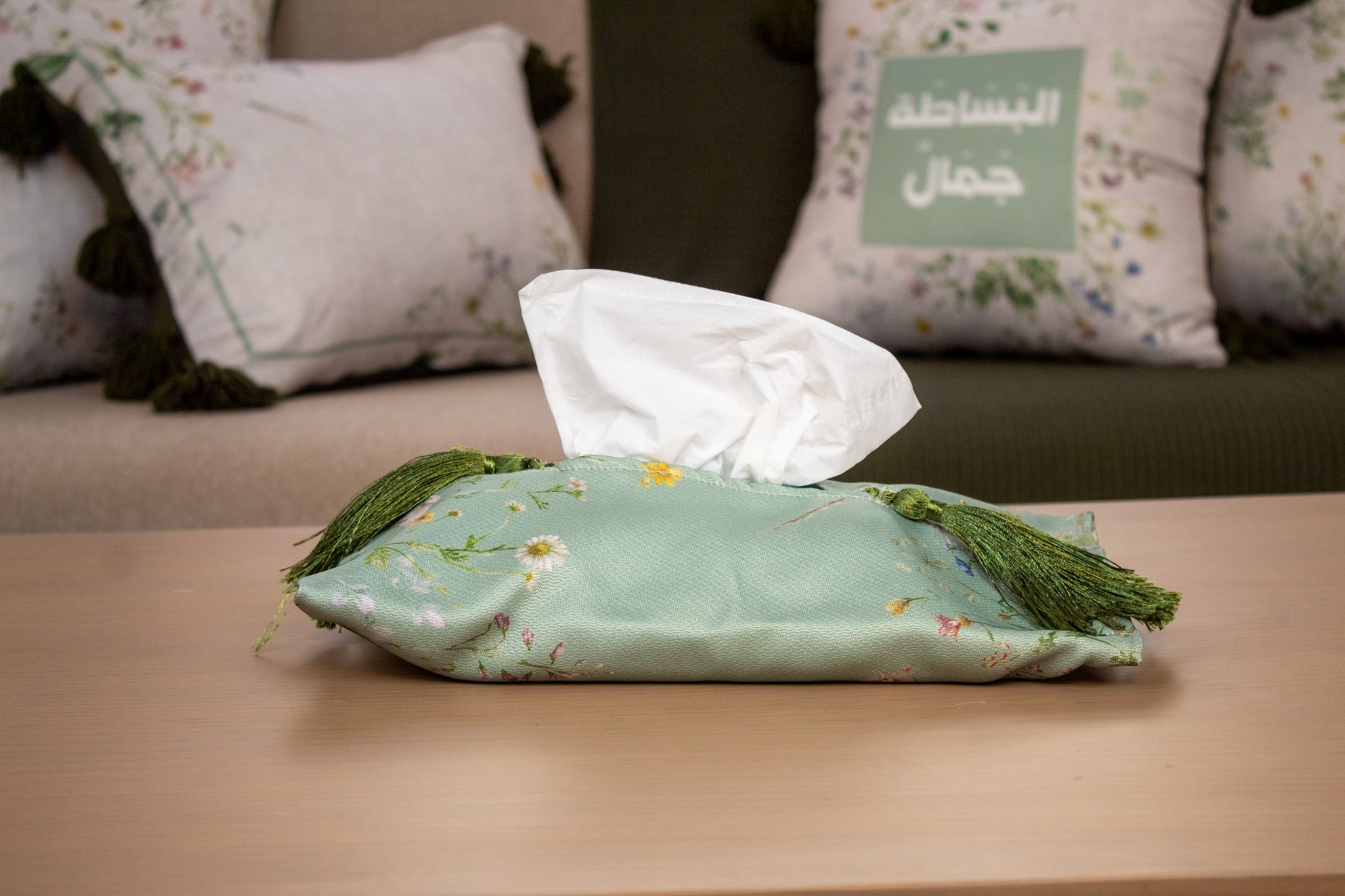 Elegant Tissue Box Cover with Botanical Accents – “ورد” Collection 4 Tissue box cover with botanical prints from the ‘ورد’ collection.