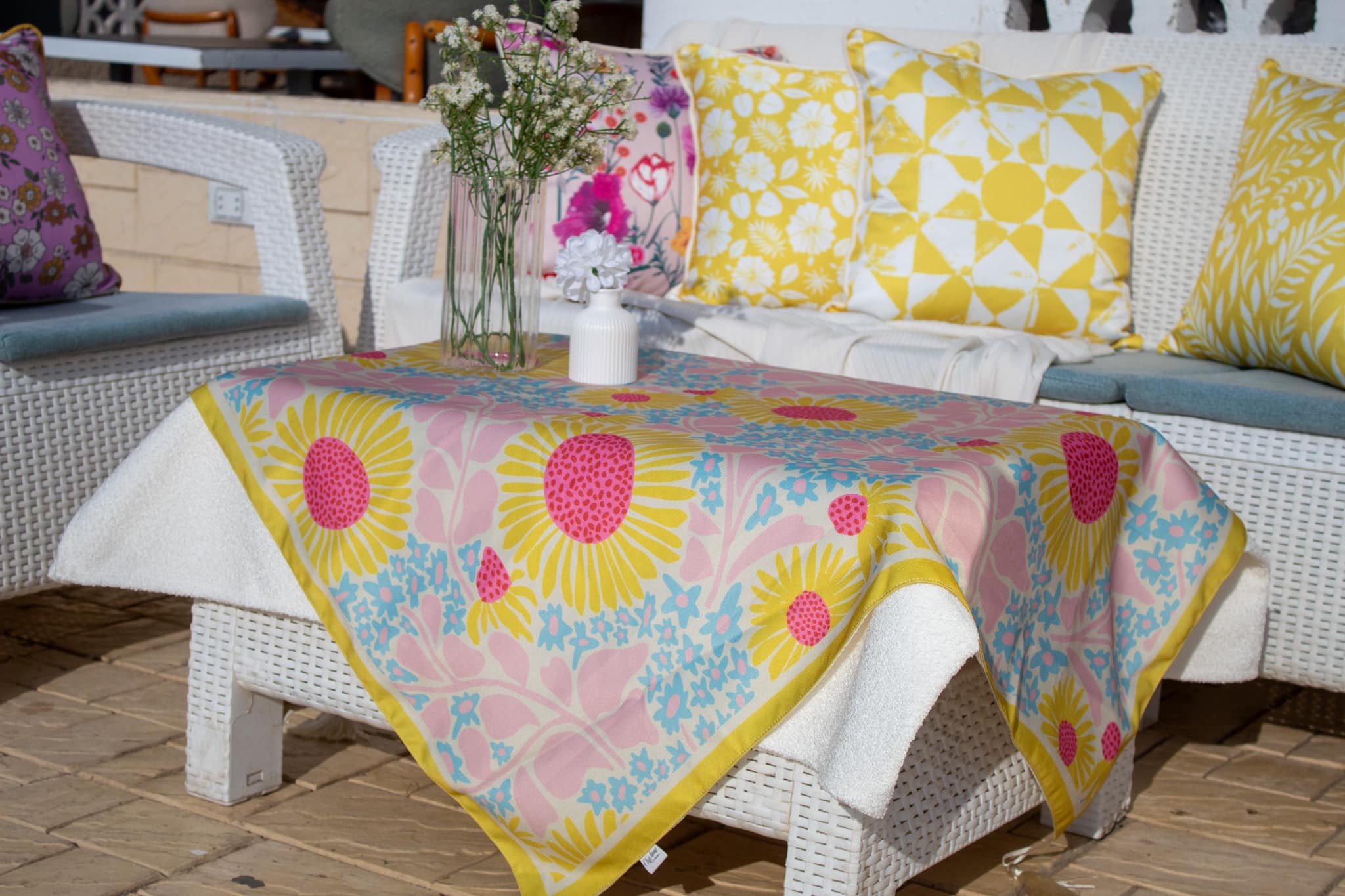 Elegant Fun Square Tablecloth – Bold Colors, Elegant Vibes 4 Elegant Fun Square Tablecloth – Bold Colors, Elegant Vibes