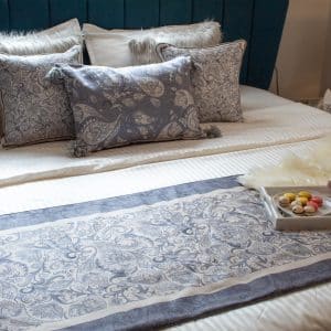 Bed Runner & Curtain Set – Paisley Grey | طقم غرفة نوم بيزلي رمادي بنقشة شرقية فاخرة