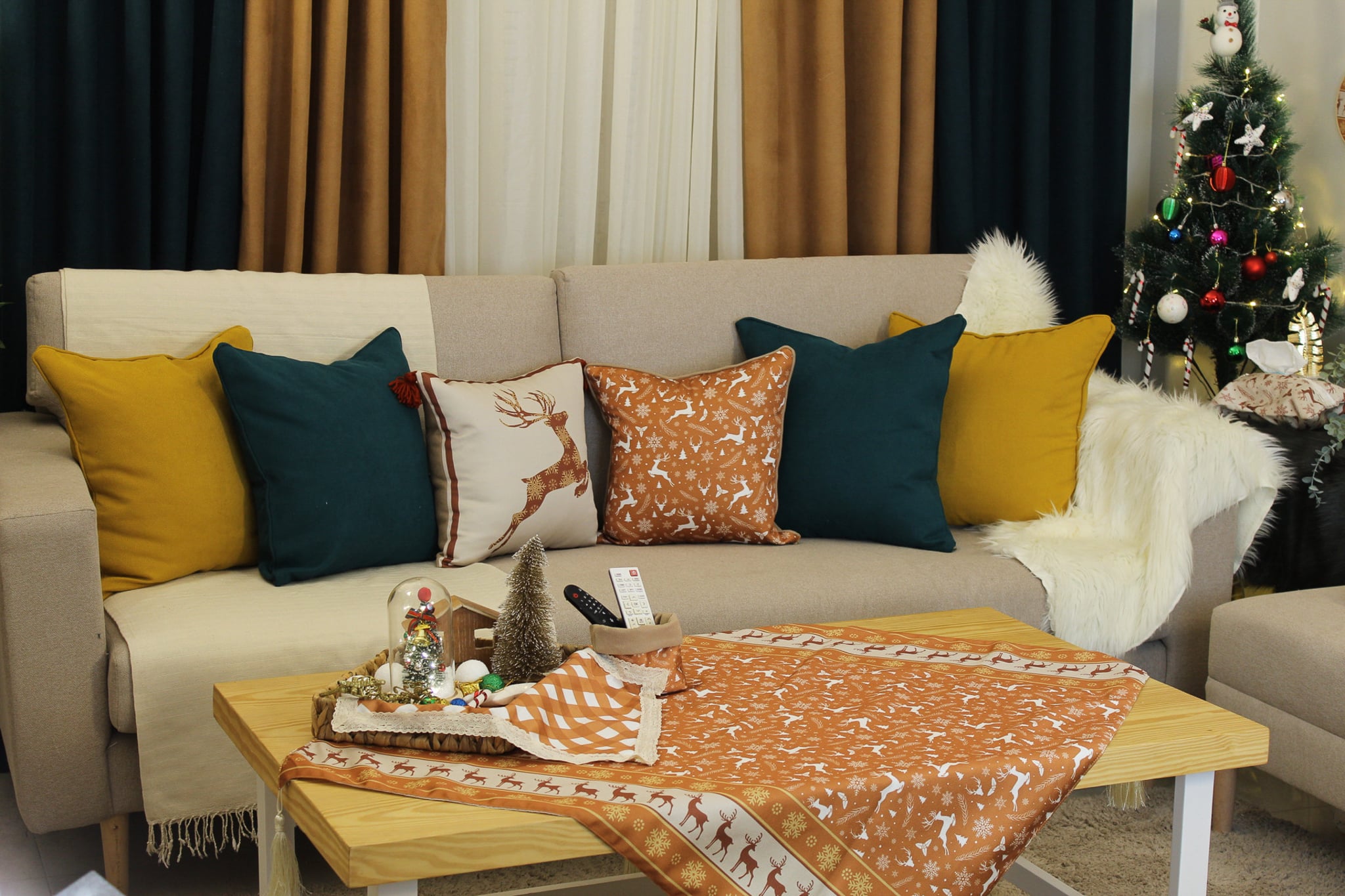 دفا الغزال Square Table Cover | Chic Home Boutique 4 IMG 2693