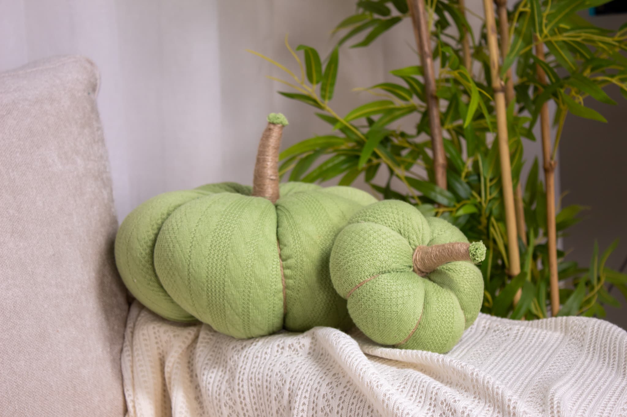 Pumpkin Pillow - Apple Green / أخضر تفاحي 4 Pumpkin Pillow - Apple Green / أخضر تفاحي