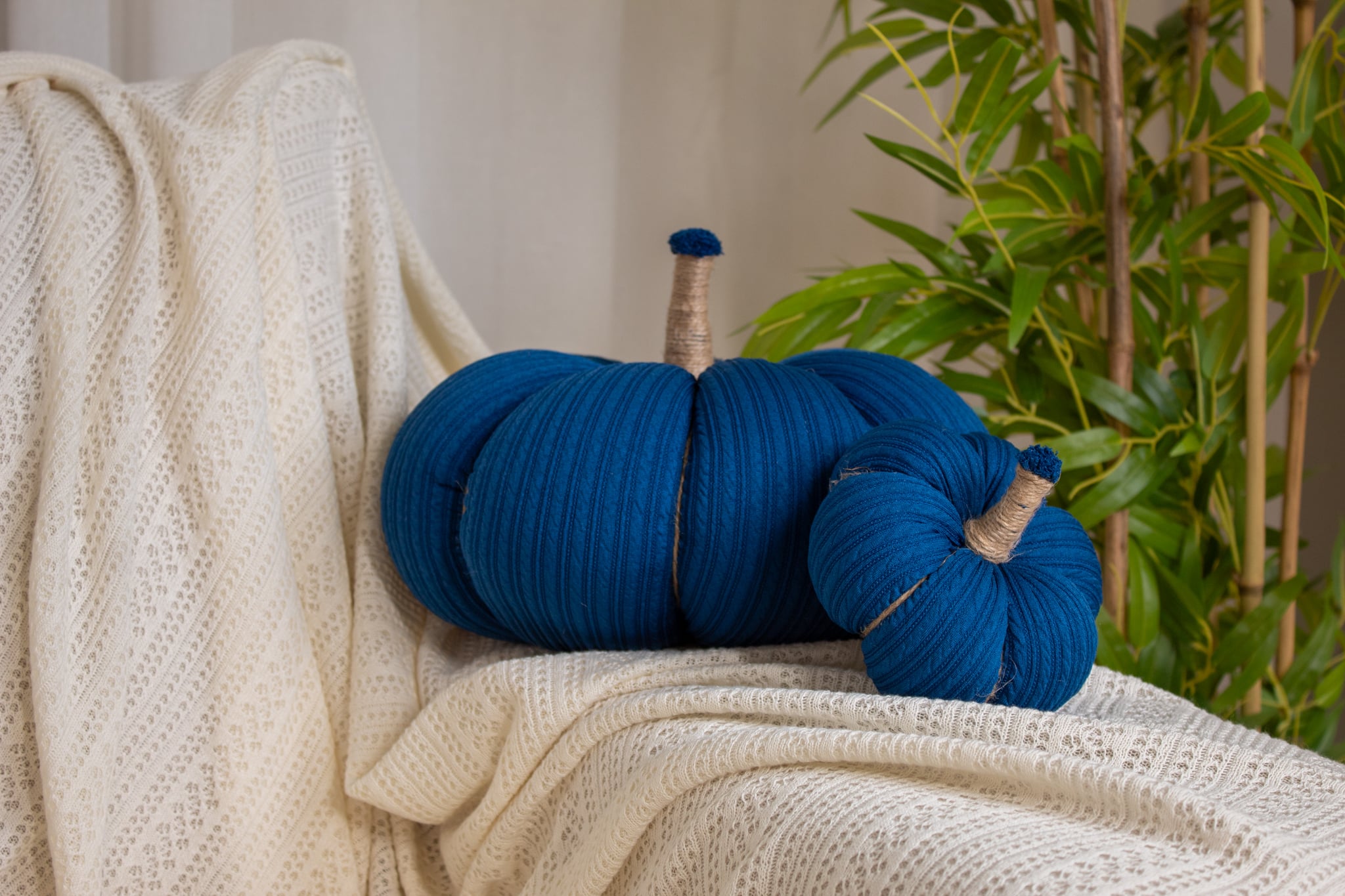 Pumpkin Pillow - Royal Blue / أزرق ملكي 4 ليال 18