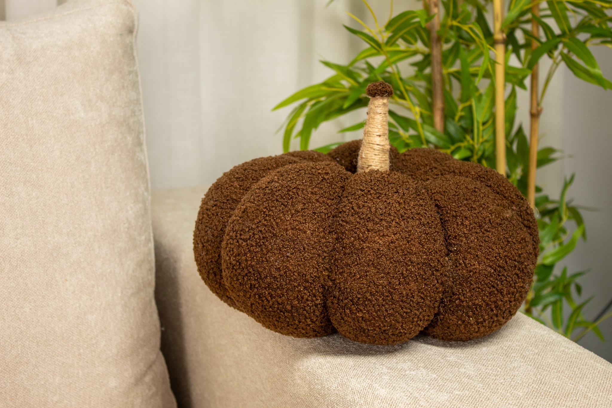 Pumpkin Pillow - Dark Chocolate / شوكولاتة غامقة 4 يقطين 06